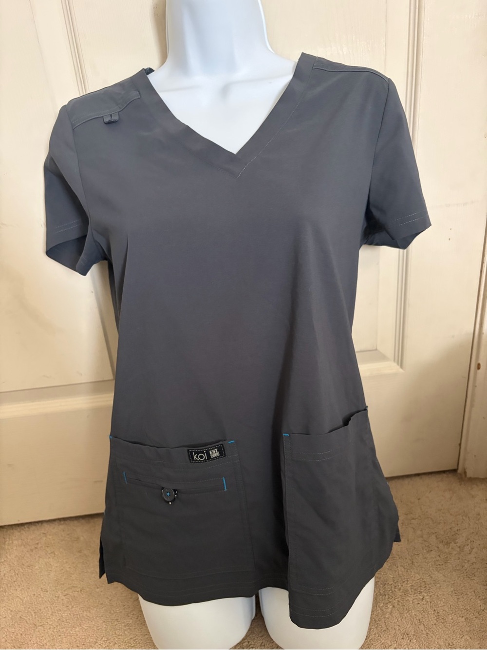 koi Short Sleeve V-Neck Scrub Top in Charcoal